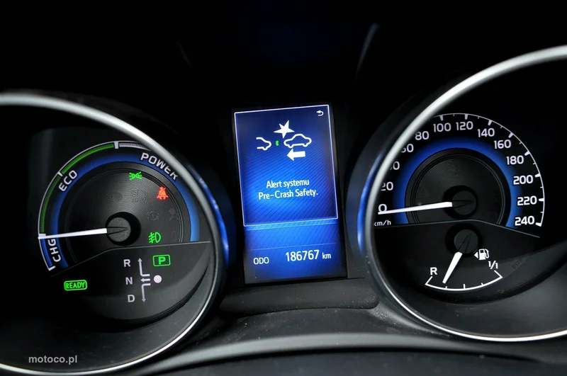 Toyota Auris E180 23