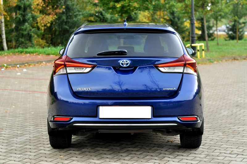 Toyota Auris E180 38