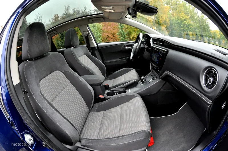 Toyota Auris E180 9