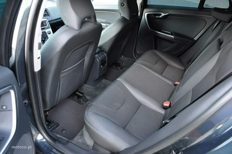 Volvo V60 25