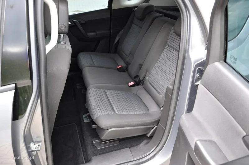Opel Meriva B 23