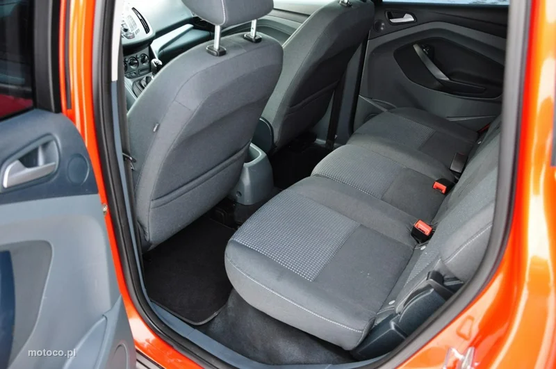 Ford C-Max II 25