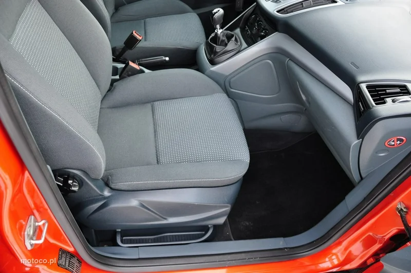 Ford C-Max II 27