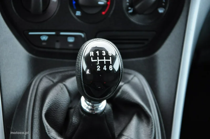 Ford C-Max II 33