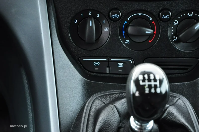 Ford C-Max II 34