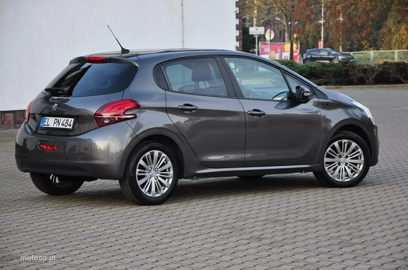 Peugeot 208 12