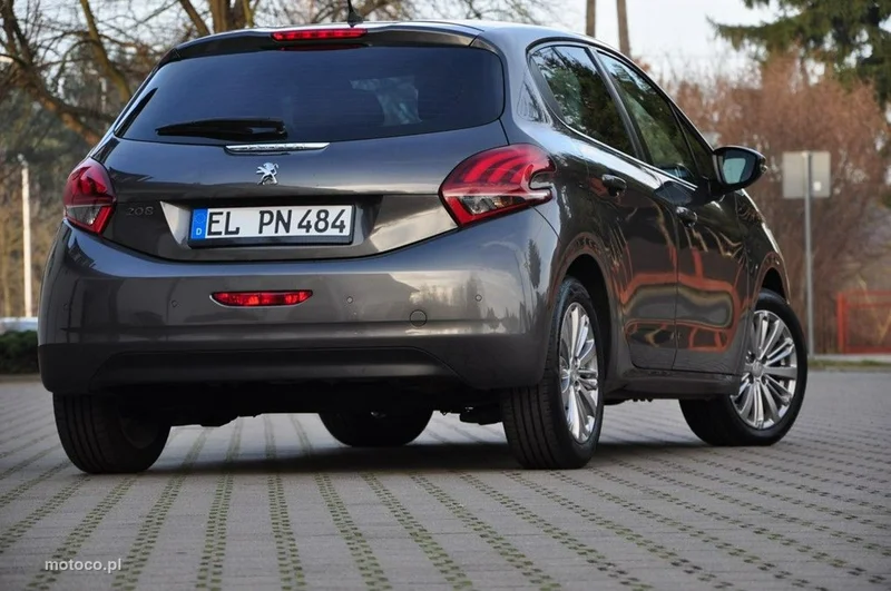 Peugeot 208 13