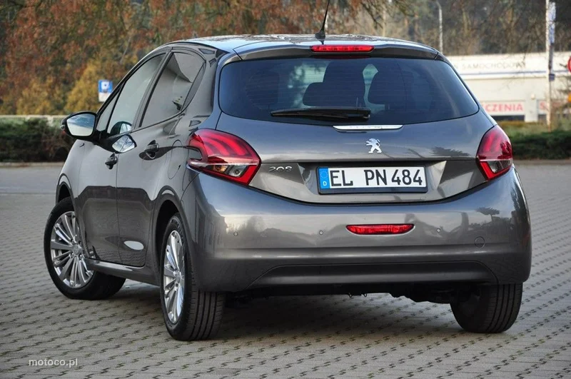 Peugeot 208 23