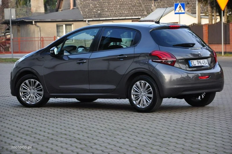 Peugeot 208 25