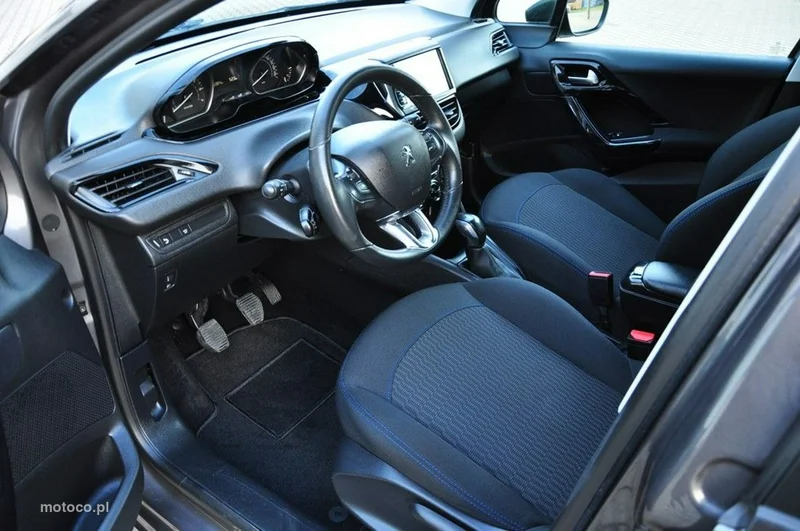 Peugeot 208 33