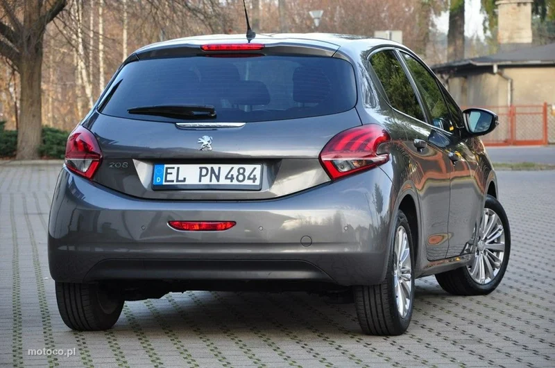 Peugeot 208 10