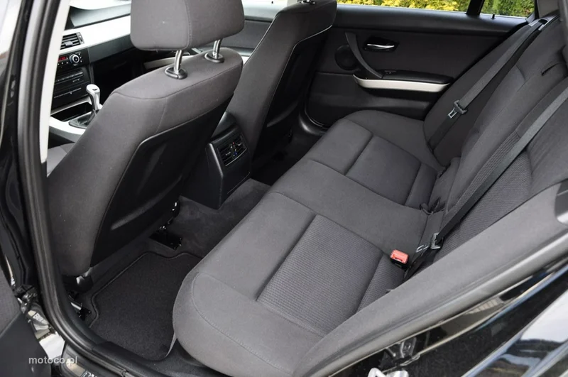 BMW Seria 3 E90 325 23