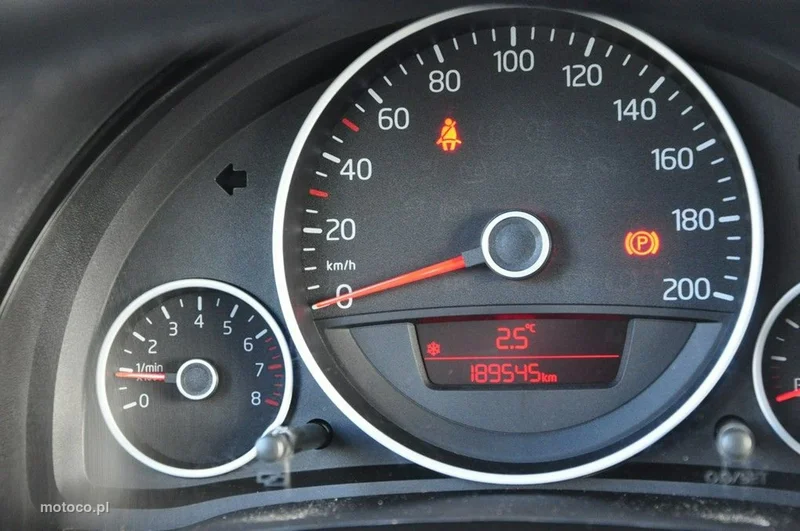 Volkswagen up! 34