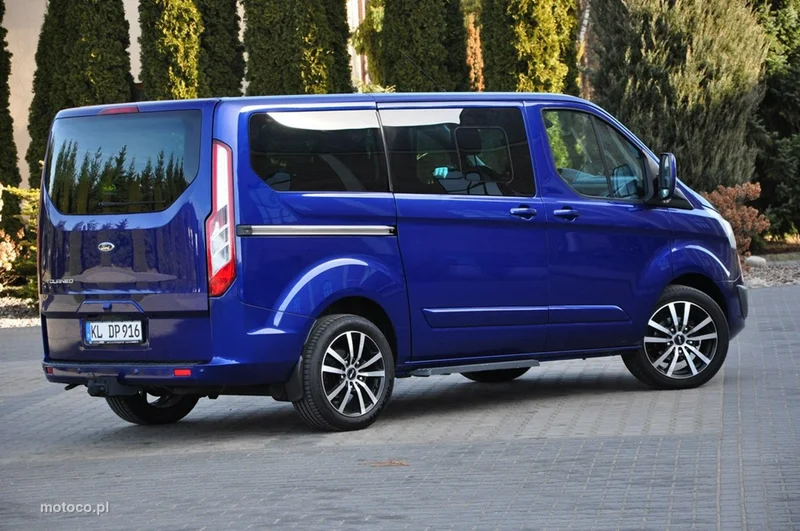 Ford Tourneo Custom 15