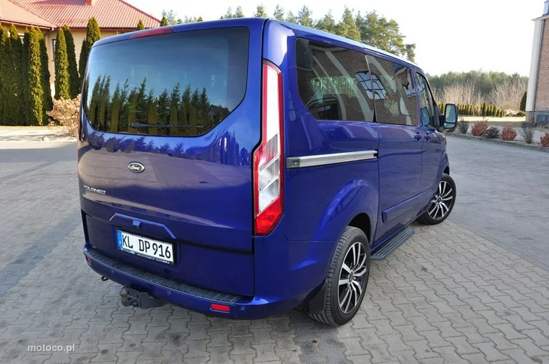 Ford Tourneo Custom 17