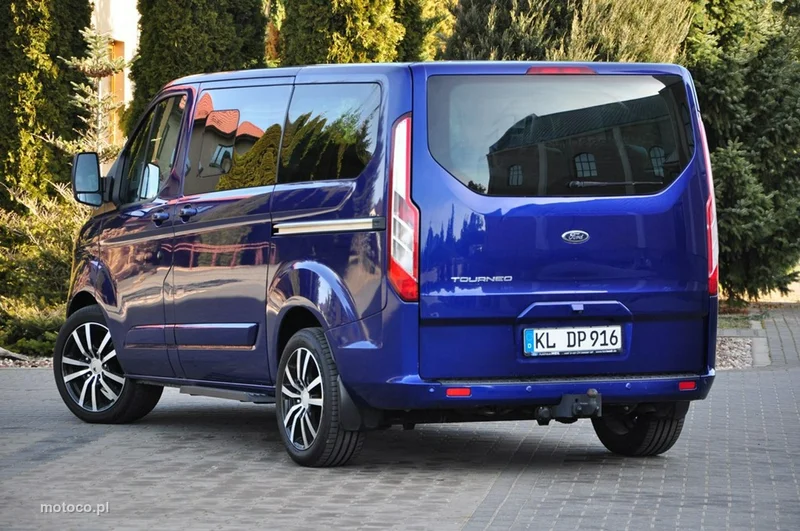 Ford Tourneo Custom 20