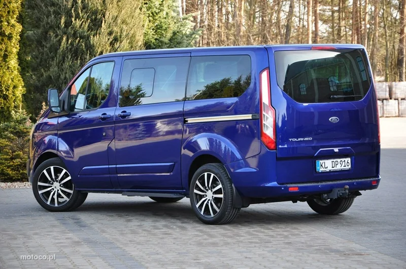 Ford Tourneo Custom 21