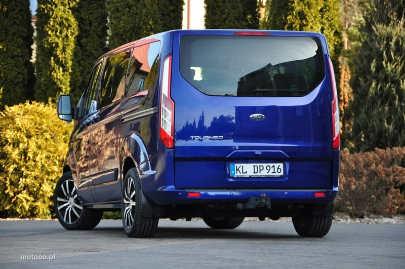 Ford Tourneo Custom 23