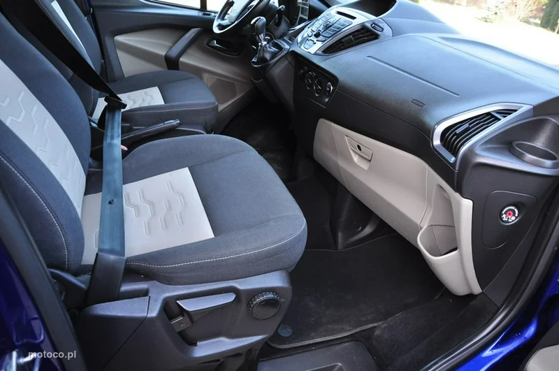 Ford Tourneo Custom 31