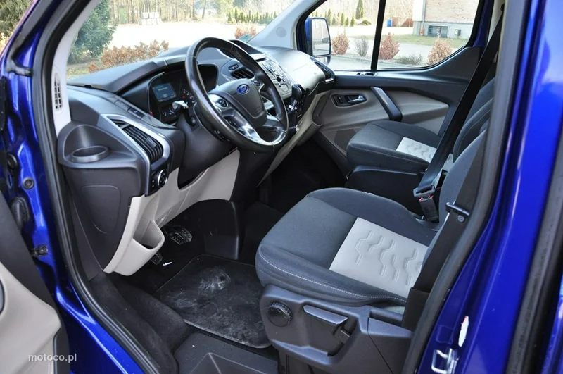 Ford Tourneo Custom 32