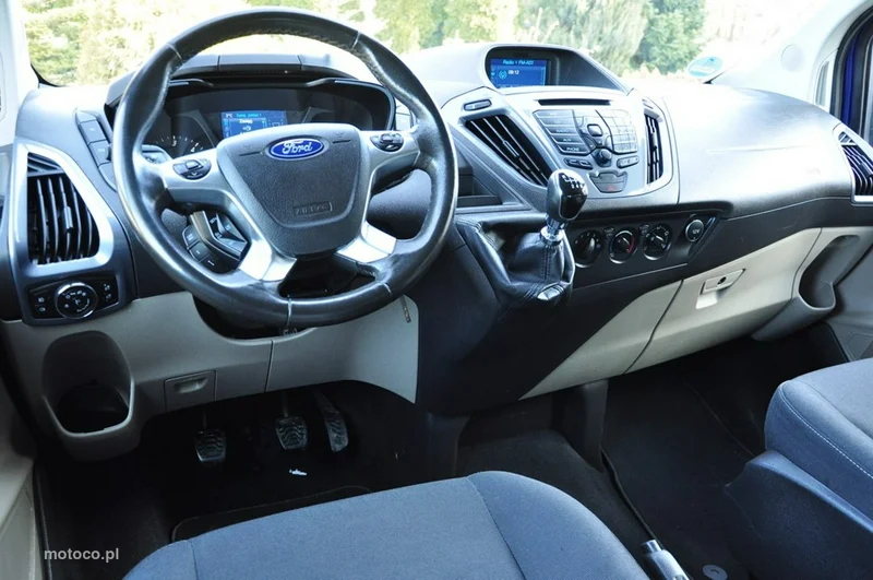 Ford Tourneo Custom 38