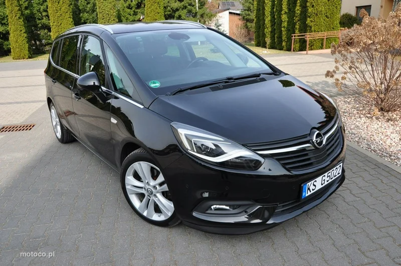 Opel Zafira C Tourer 12