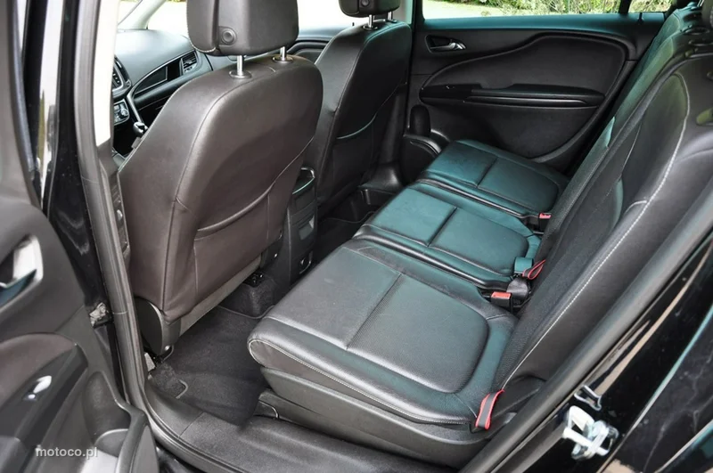 Opel Zafira C Tourer 24