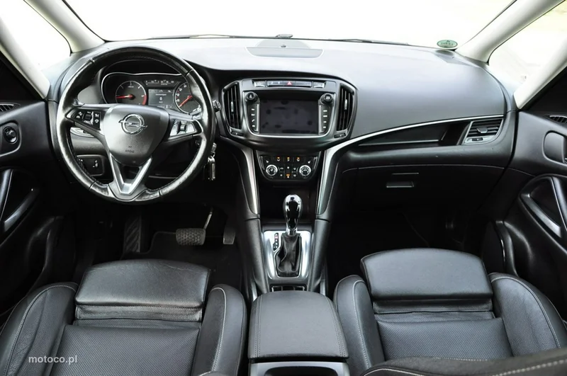 Opel Zafira C Tourer 33