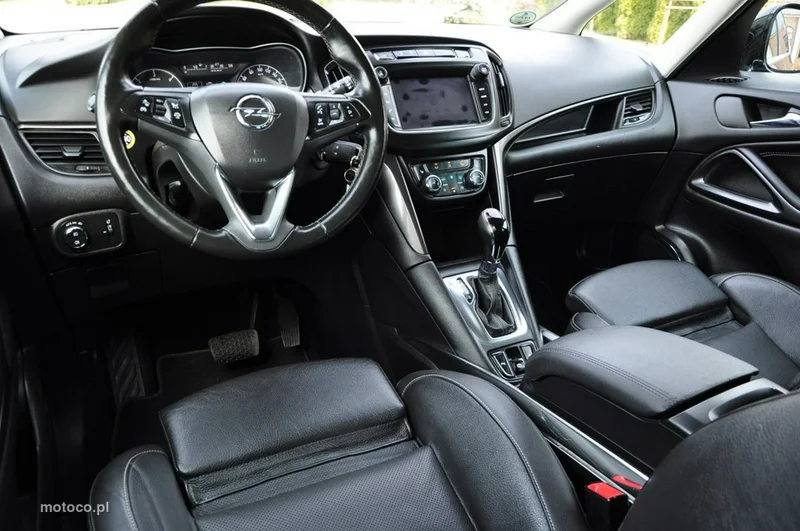 Opel Zafira C Tourer 37
