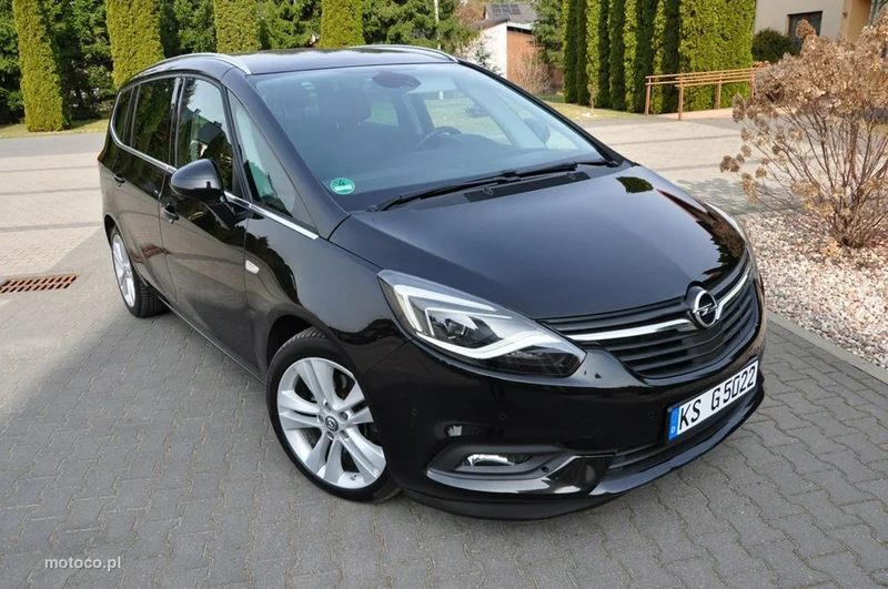 Opel Zafira C Tourer 12