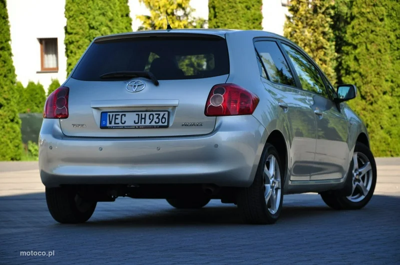 Toyota Auris E150 16