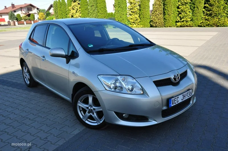 Toyota Auris E150 12