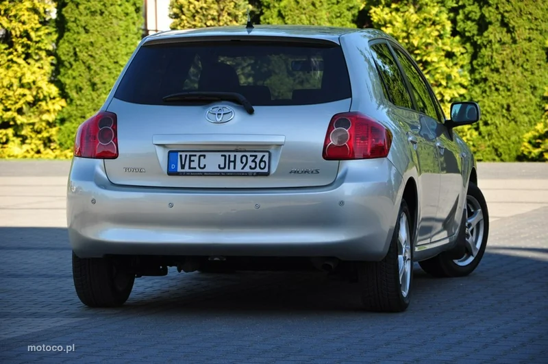 Toyota Auris E150 13