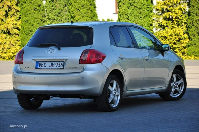 Toyota Auris E150 14