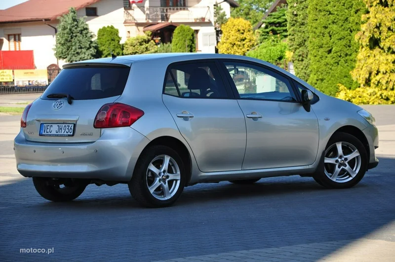 Toyota Auris E150 15
