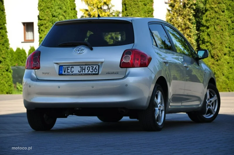 Toyota Auris E150 16