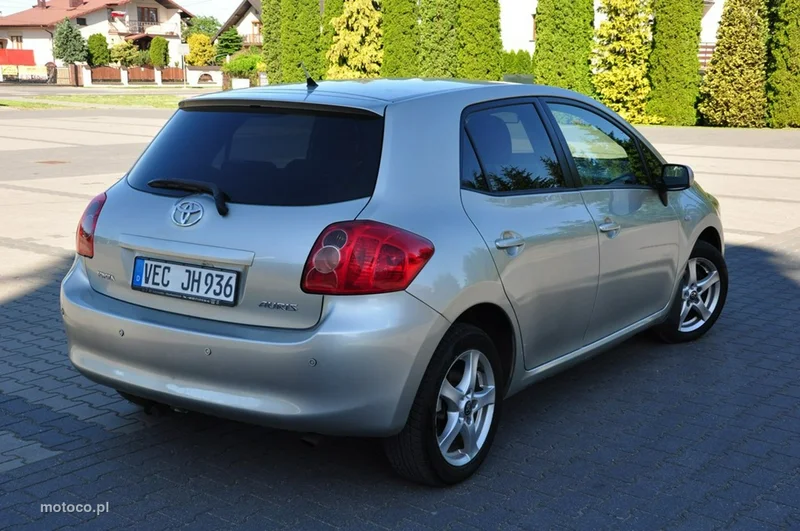 Toyota Auris E150 18