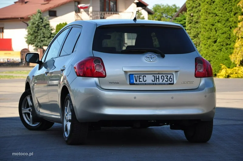 Toyota Auris E150 19