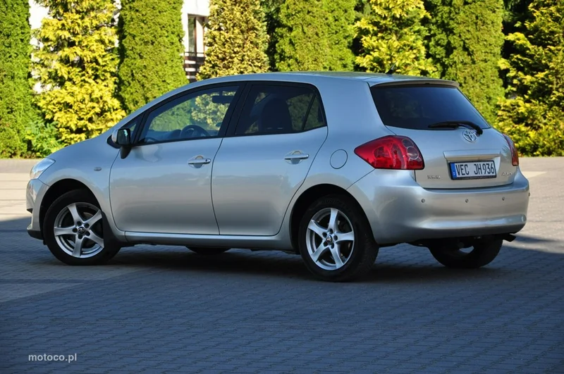 Toyota Auris E150 21