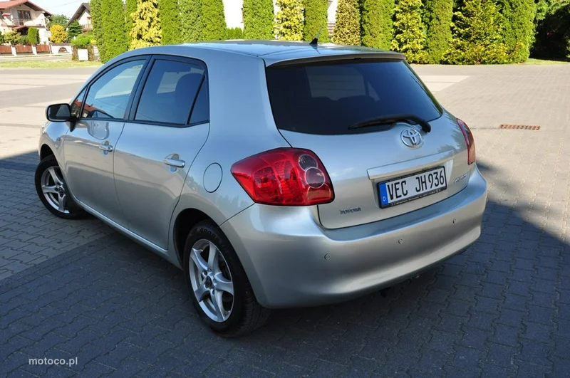 Toyota Auris E150 23