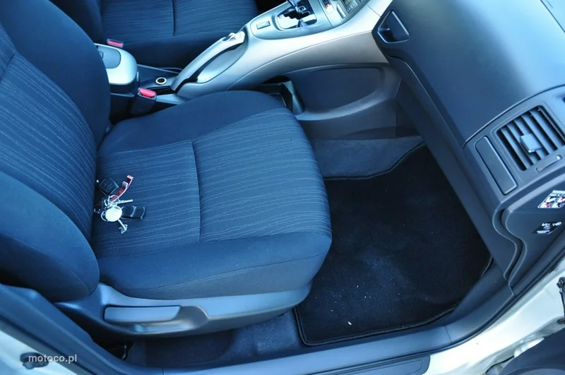 Toyota Auris E150 28