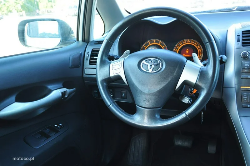 Toyota Auris E150 31