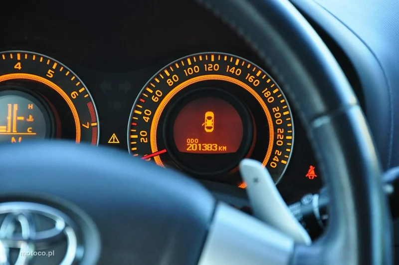 Toyota Auris E150 34