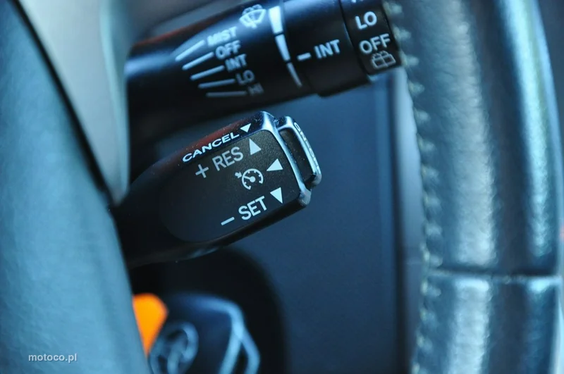 Toyota Auris E150 37
