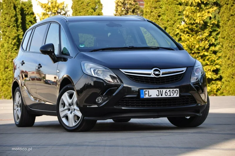 Opel Zafira C Tourer 11
