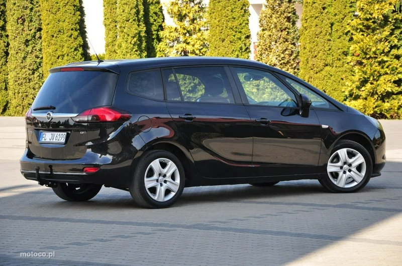 Opel Zafira C Tourer 15