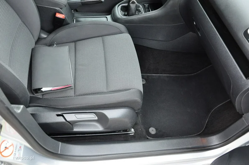 Volkswagen Golf VI 28