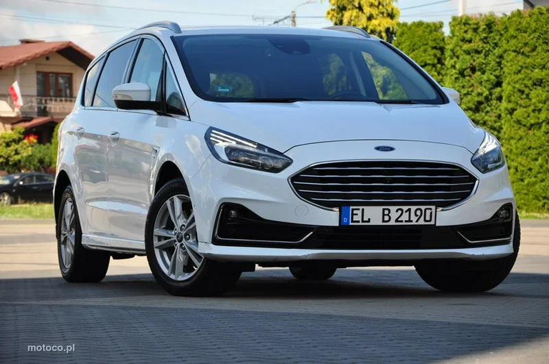 Ford S-Max II 11