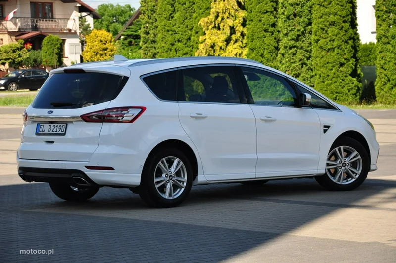 Ford S-Max II 15