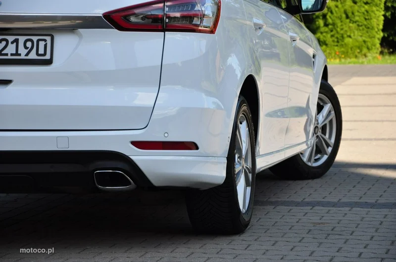Ford S-Max II 17